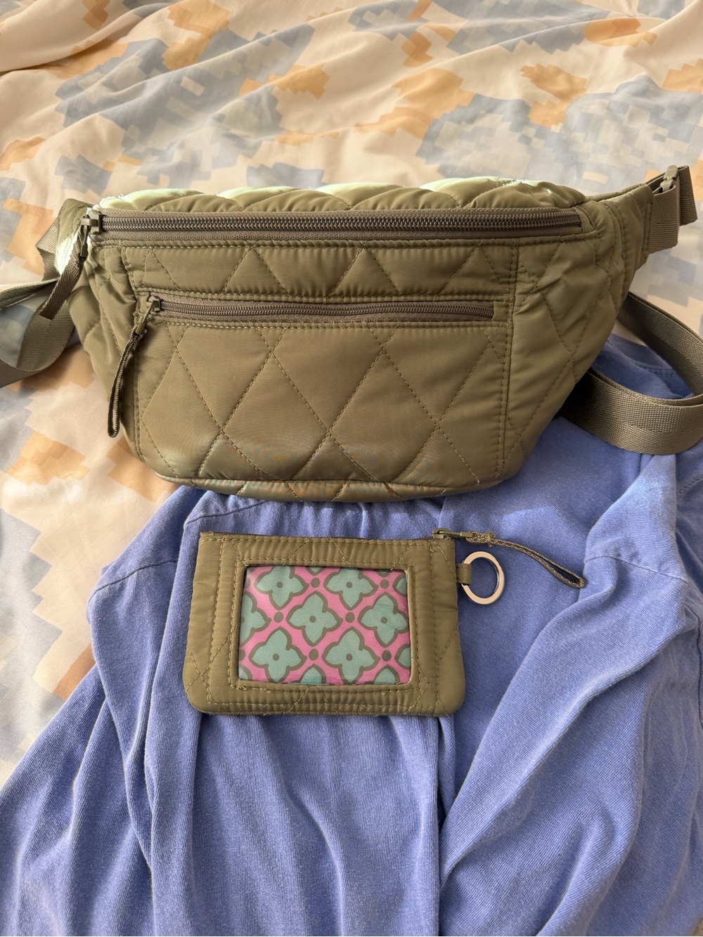 Vera Bradley Portnoy Belt Bag with matching zip ID -Deep
Lichen Green